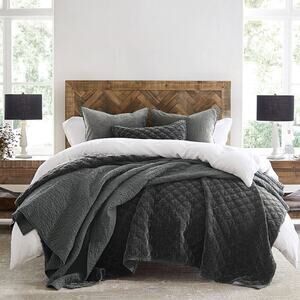 Pottery Barn Velvet Lattice Handcrafted Quilt King California King NEW